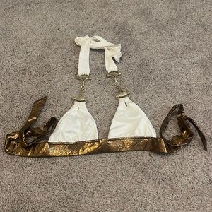 BEACH BUNNY SWIMWEAR WHITE BRONZE LINK BIKINI TOP